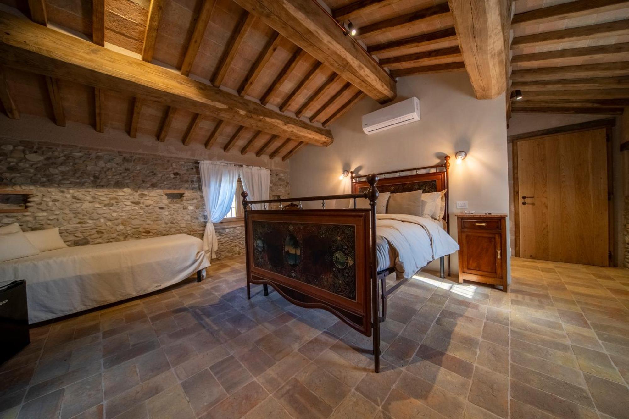 Agriturismo Podere Tovari Ангьяри Экстерьер фото