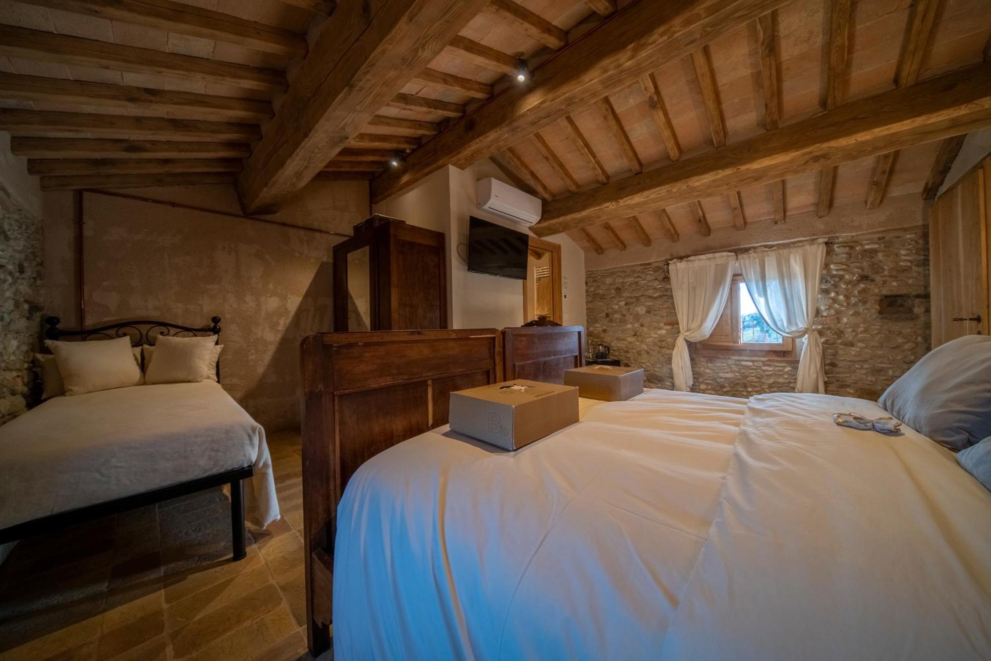Agriturismo Podere Tovari Ангьяри Экстерьер фото