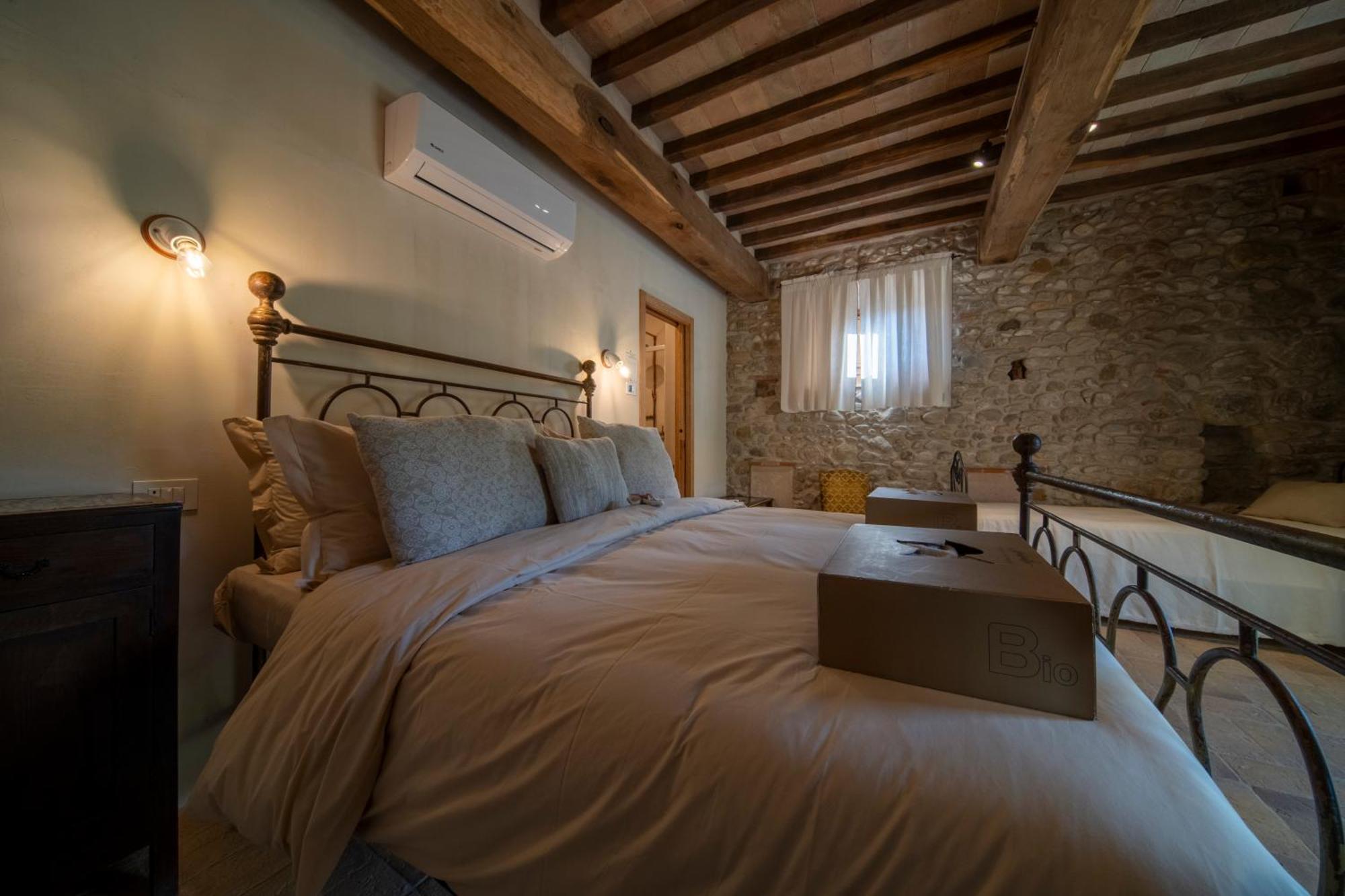 Agriturismo Podere Tovari Ангьяри Экстерьер фото